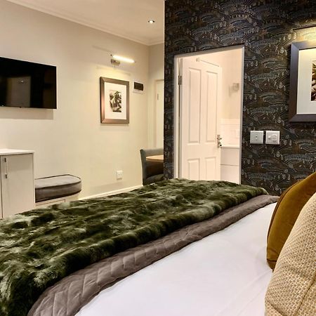 Alluvia Boutique Winery & Luxury Accommodation 斯泰伦博斯 客房 照片 A bedroom at the hotel