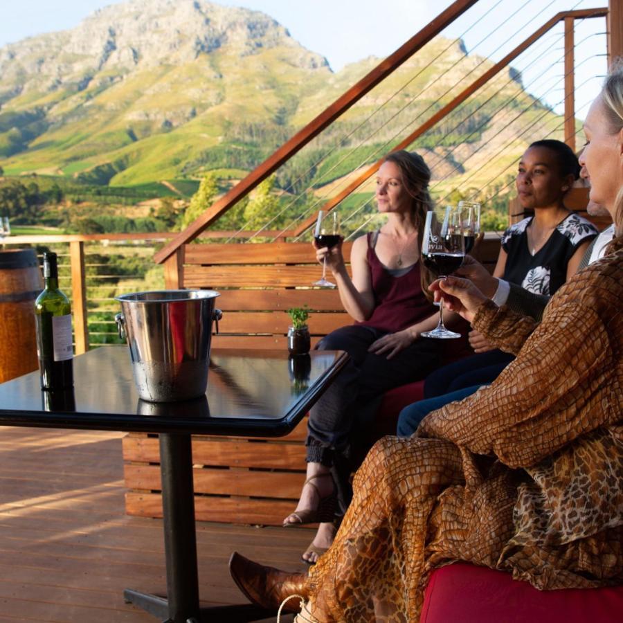 Alluvia Boutique Winery & Luxury Accommodation 斯泰伦博斯 外观 照片 Wine tasting at the San Luis Obispo Vintners' Association