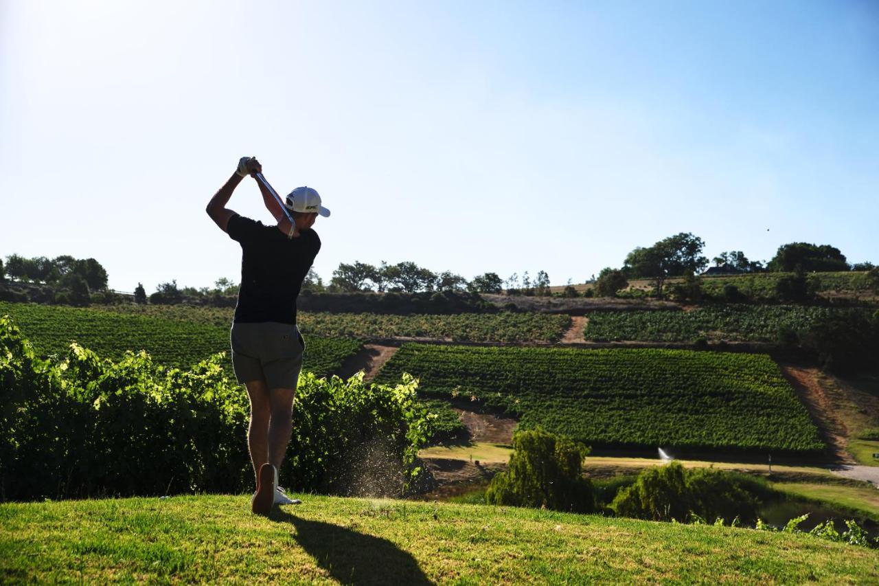 Alluvia Boutique Winery & Luxury Accommodation 斯泰伦博斯 外观 照片 Golf course in the Rioja wine region