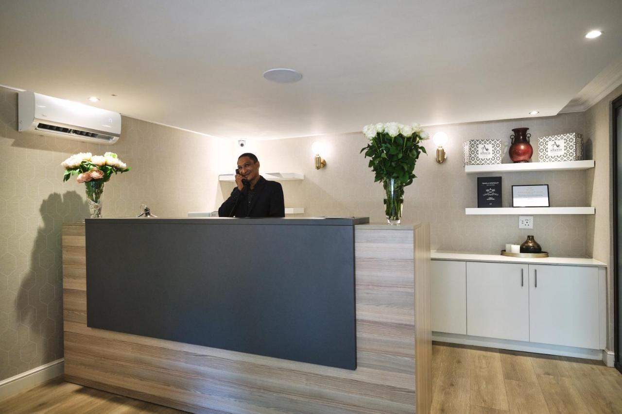 Alluvia Boutique Winery & Luxury Accommodation 斯泰伦博斯 外观 照片 Reception desk at a hotel
