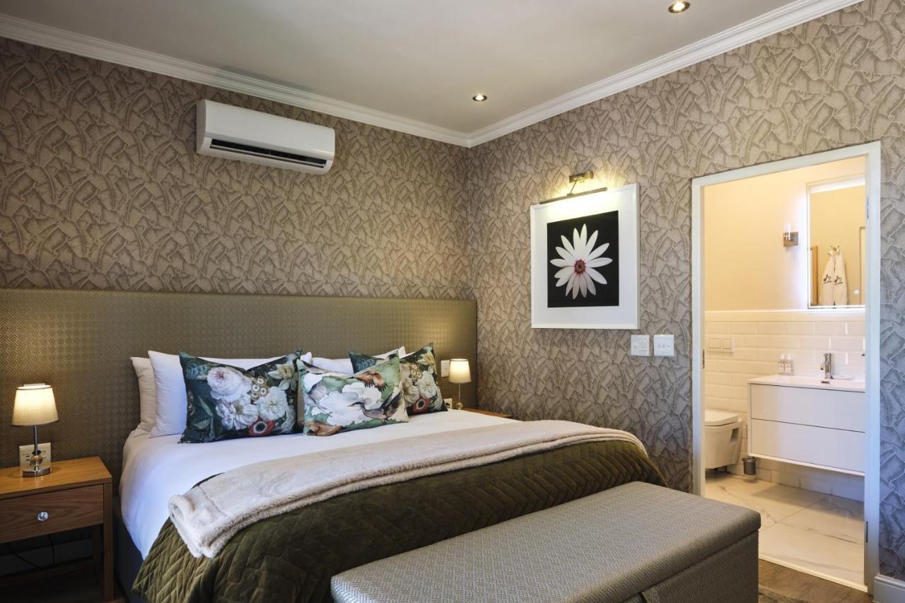Alluvia Boutique Winery & Luxury Accommodation 斯泰伦博斯 外观 照片 A bedroom at the Cape Heritage