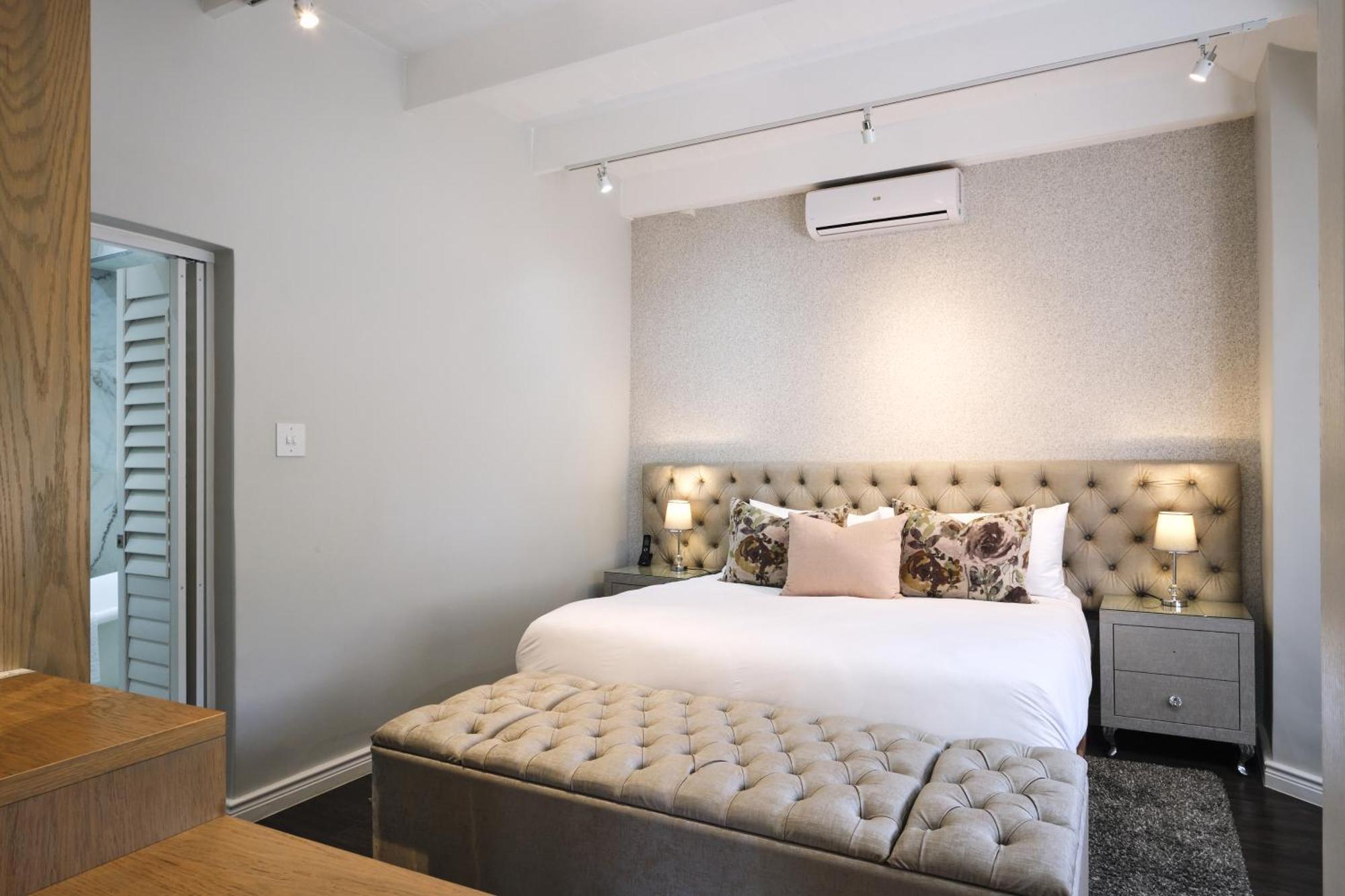 Alluvia Boutique Winery & Luxury Accommodation 斯泰伦博斯 客房 照片 A bedroom at the Cape Heritage