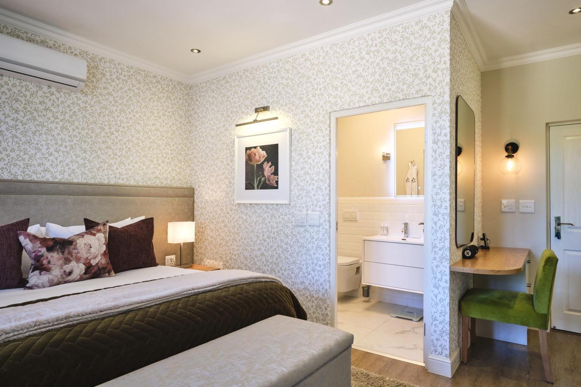 Alluvia Boutique Winery & Luxury Accommodation 斯泰伦博斯 客房 照片 A bedroom at the Cape Heritage