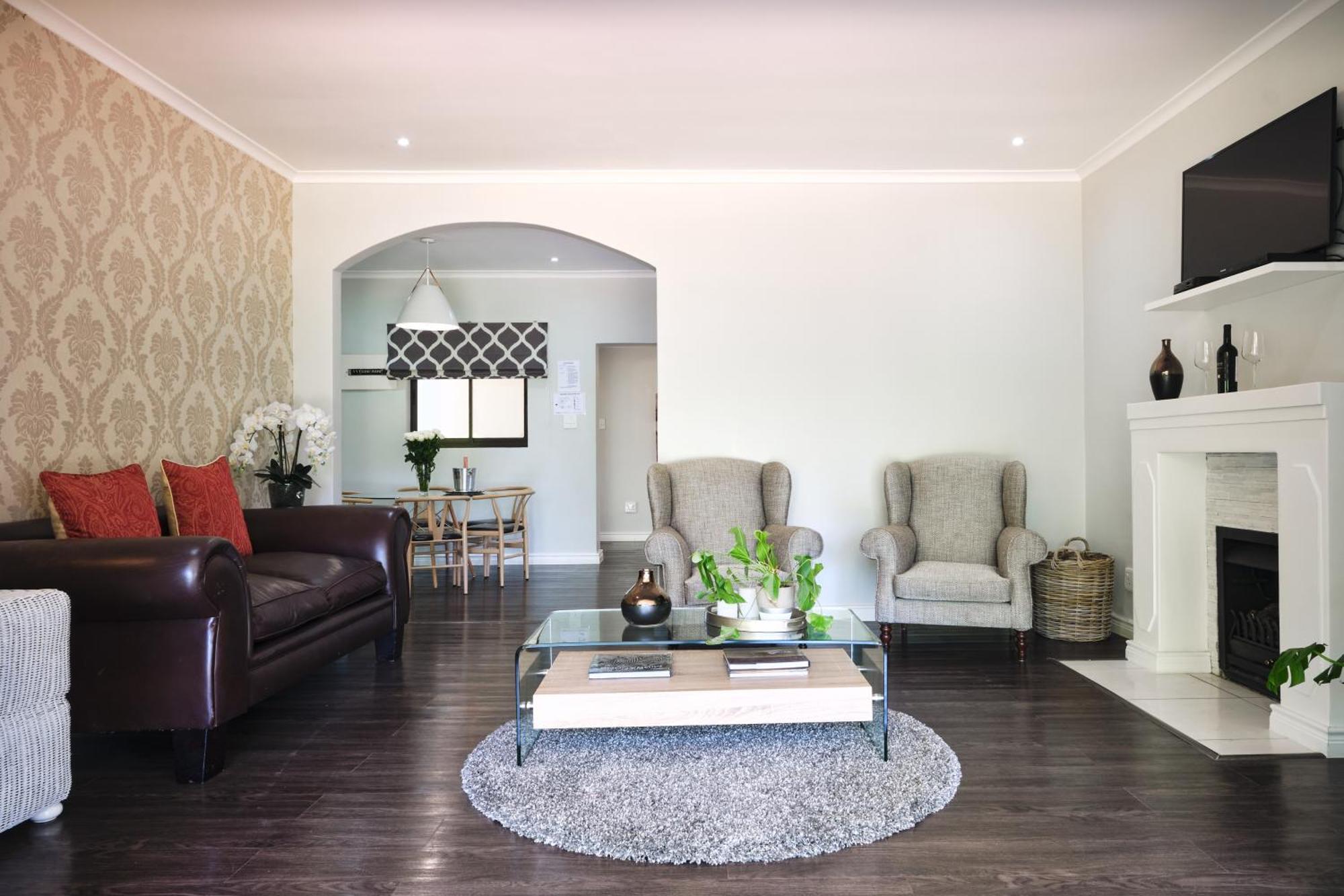 Alluvia Boutique Winery & Luxury Accommodation 斯泰伦博斯 客房 照片 A living room in a house