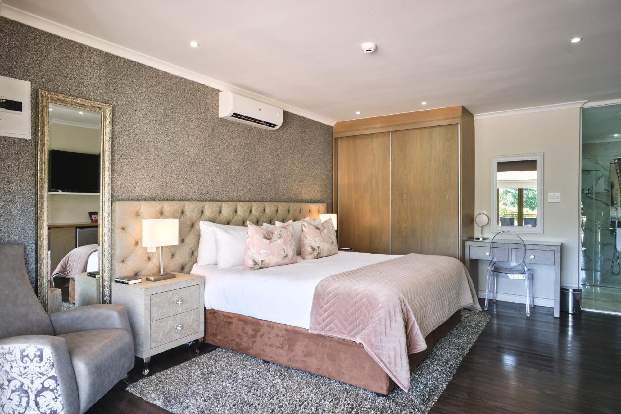 Alluvia Boutique Winery & Luxury Accommodation 斯泰伦博斯 客房 照片 A bedroom at the Cape Heritage