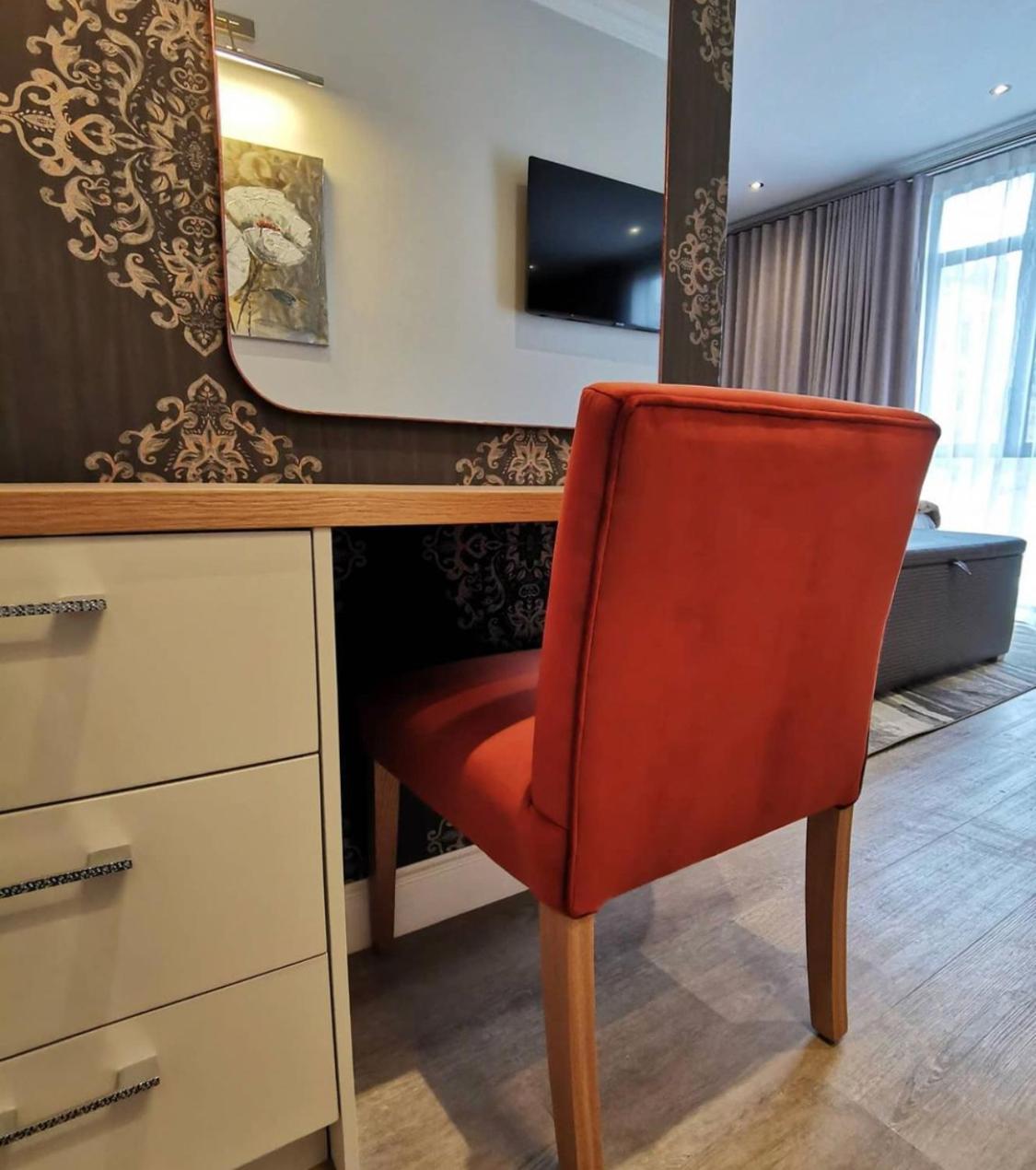 Alluvia Boutique Winery & Luxury Accommodation 斯泰伦博斯 客房 照片 A chair