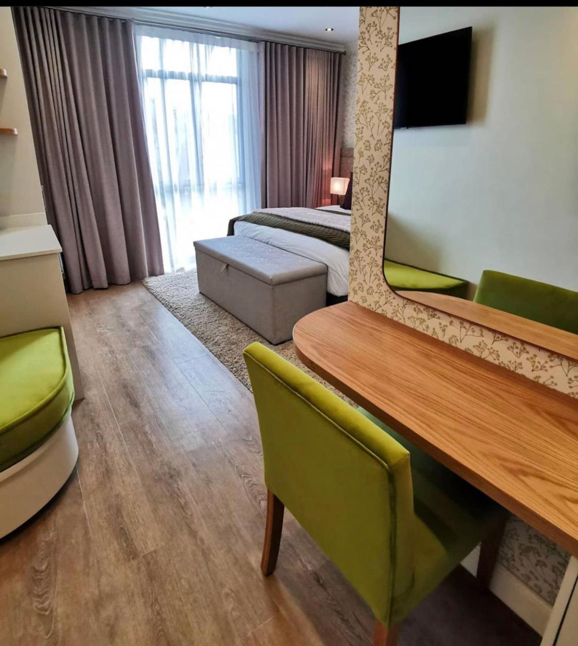 Alluvia Boutique Winery & Luxury Accommodation 斯泰伦博斯 客房 照片 A room at the hotel