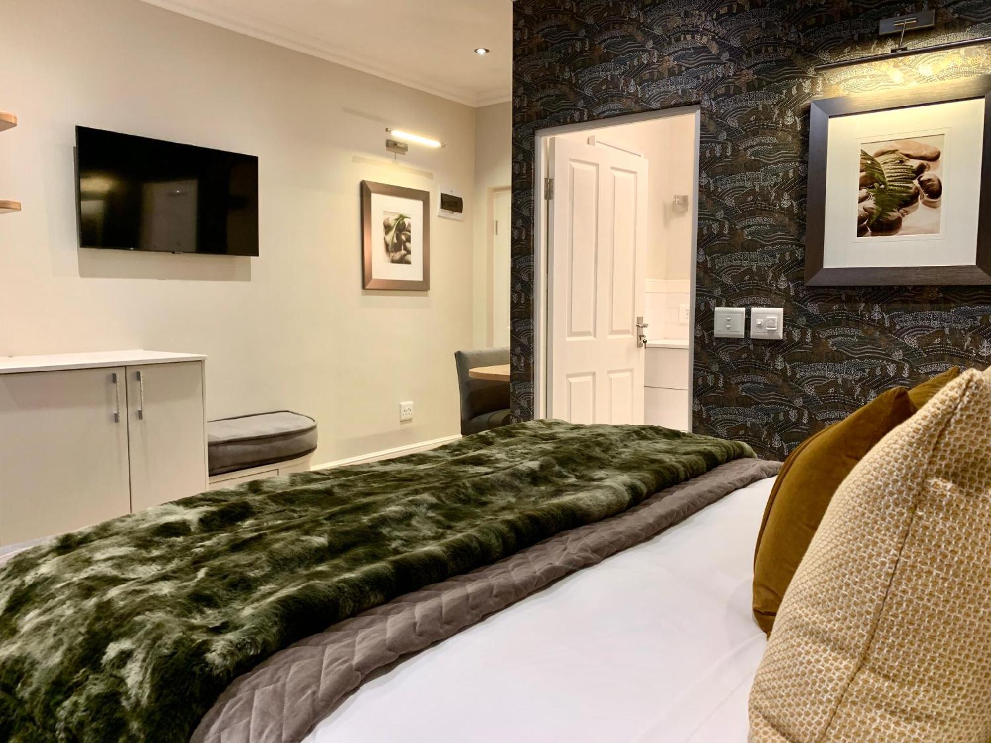 Alluvia Boutique Winery & Luxury Accommodation 斯泰伦博斯 客房 照片 A bedroom at the hotel